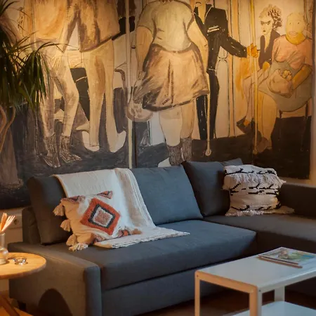 Urban Corner With A Story Appartement *