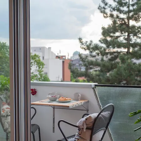 Urban Corner With A Story Appartement