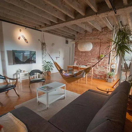 Appartement Urban Corner With A Story